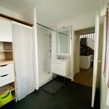 Le Petit Desbiey Apartment *