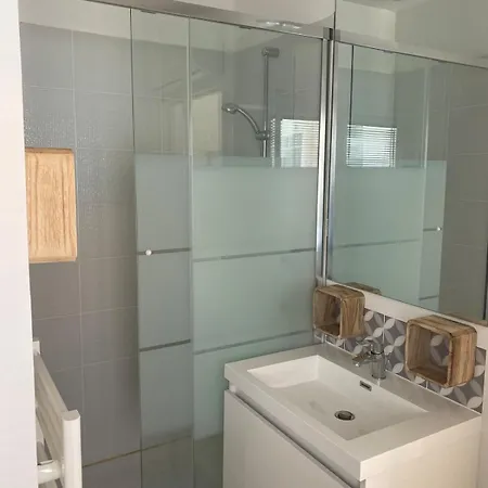 Le Petit Desbiey Apartment *
