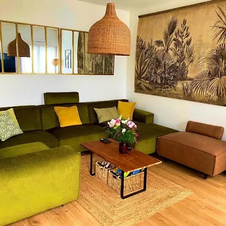 Le Petit Desbiey Apartment *